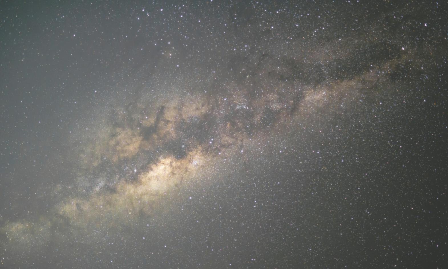 Kursanci podczas zajęć z astrologii w przyjaznej atmosferze